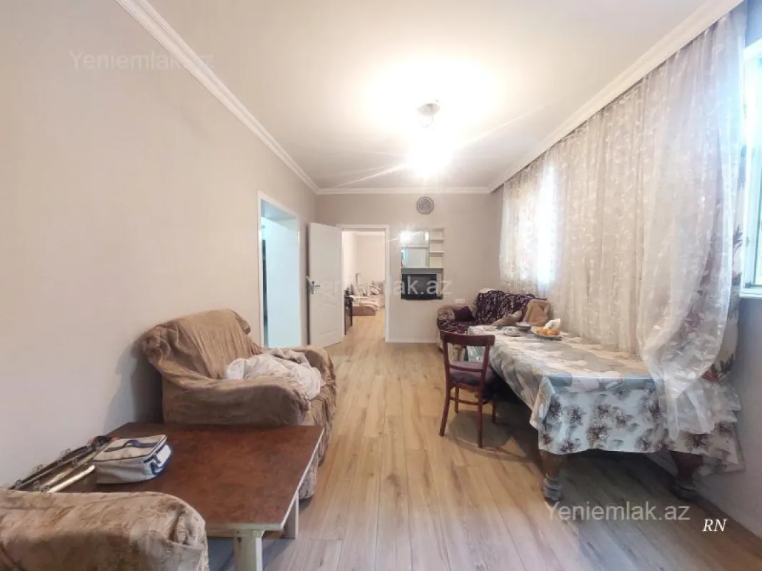Satılır 4 otaqlı köhnə tikili 90 m²