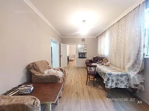 Satılır 4 otaqlı köhnə tikili 90 m²