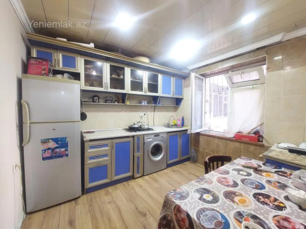 Satılır 4 otaqlı köhnə tikili 90 m²