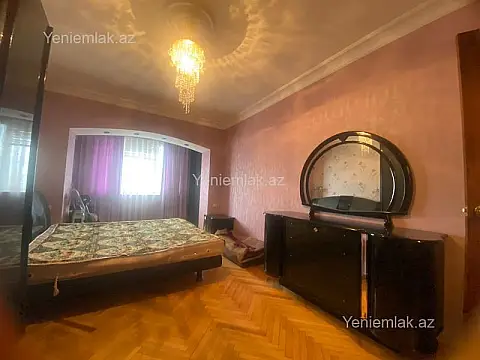 Satılır 4 otaqlı köhnə tikili 121 m²
