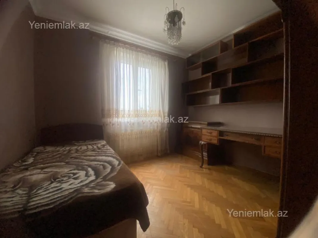 Satılır 4 otaqlı köhnə tikili 121 m²