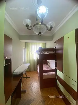 Satılır 4 otaqlı köhnə tikili 121 m²
