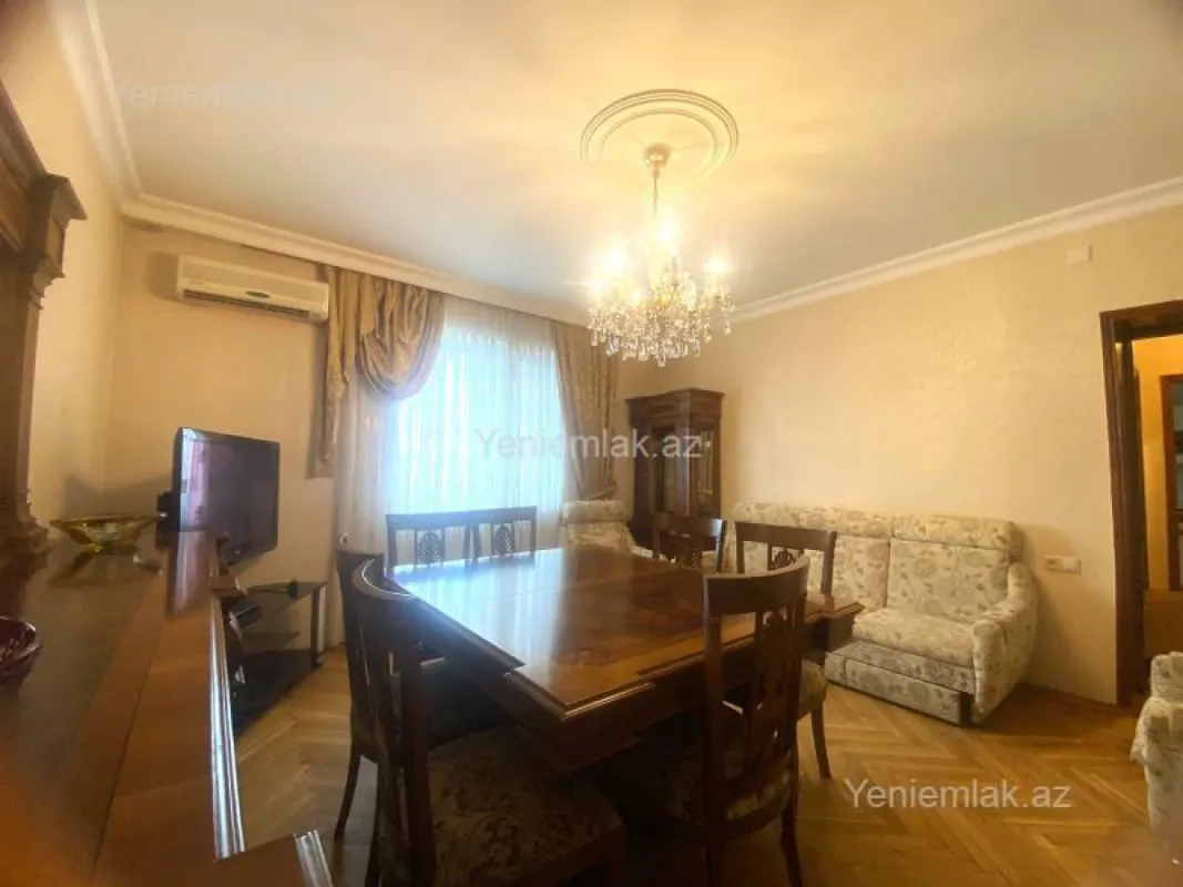 Satılır 4 otaqlı köhnə tikili 110 m²