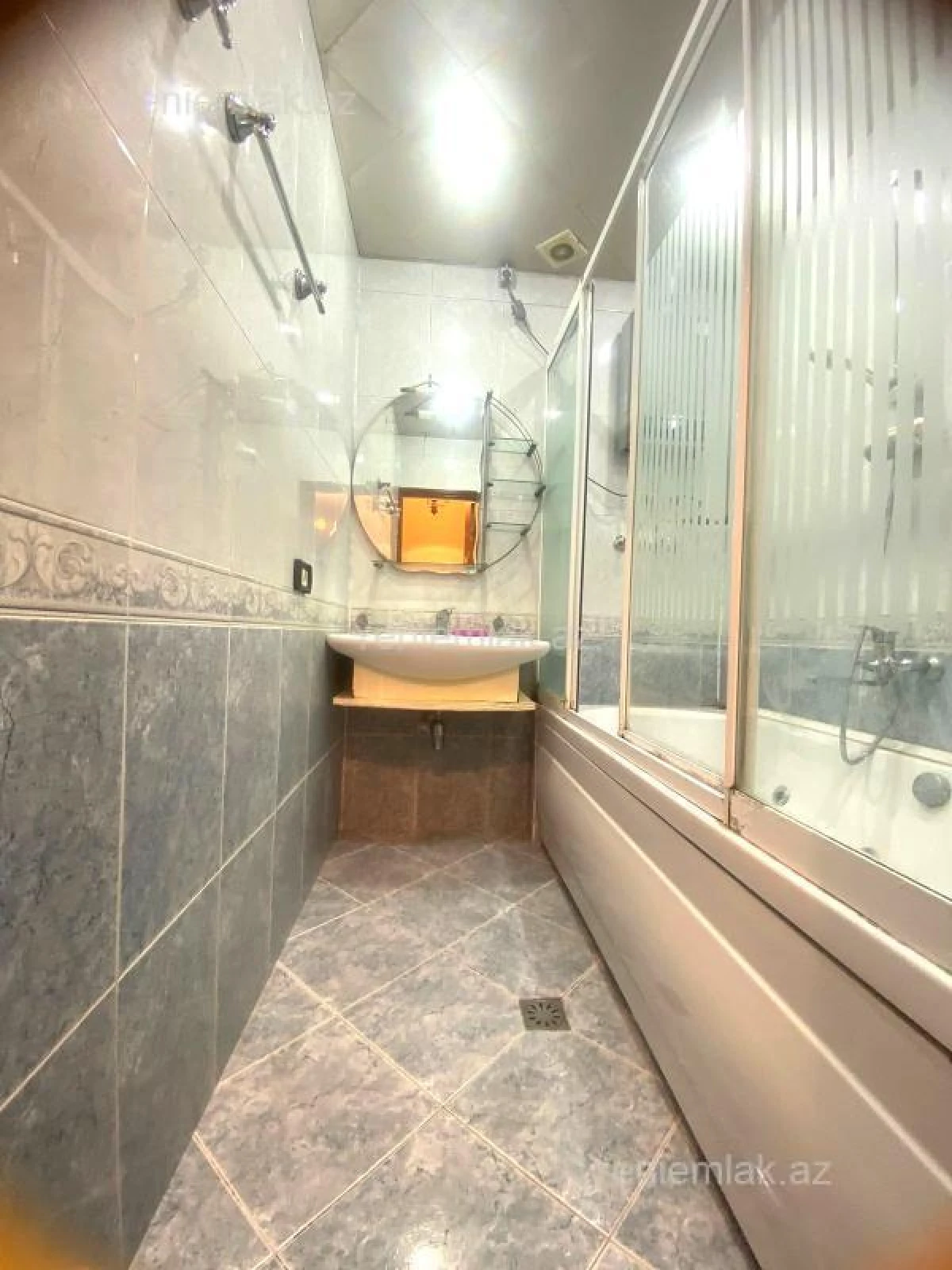 Satılır 4 otaqlı köhnə tikili 110 m²