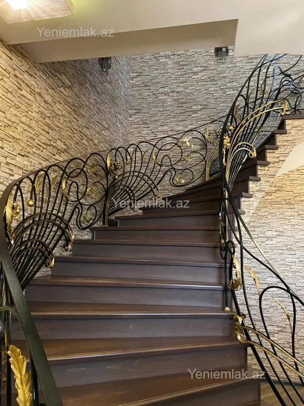 Satılır 6 otaqlı həyət evi 280 m²