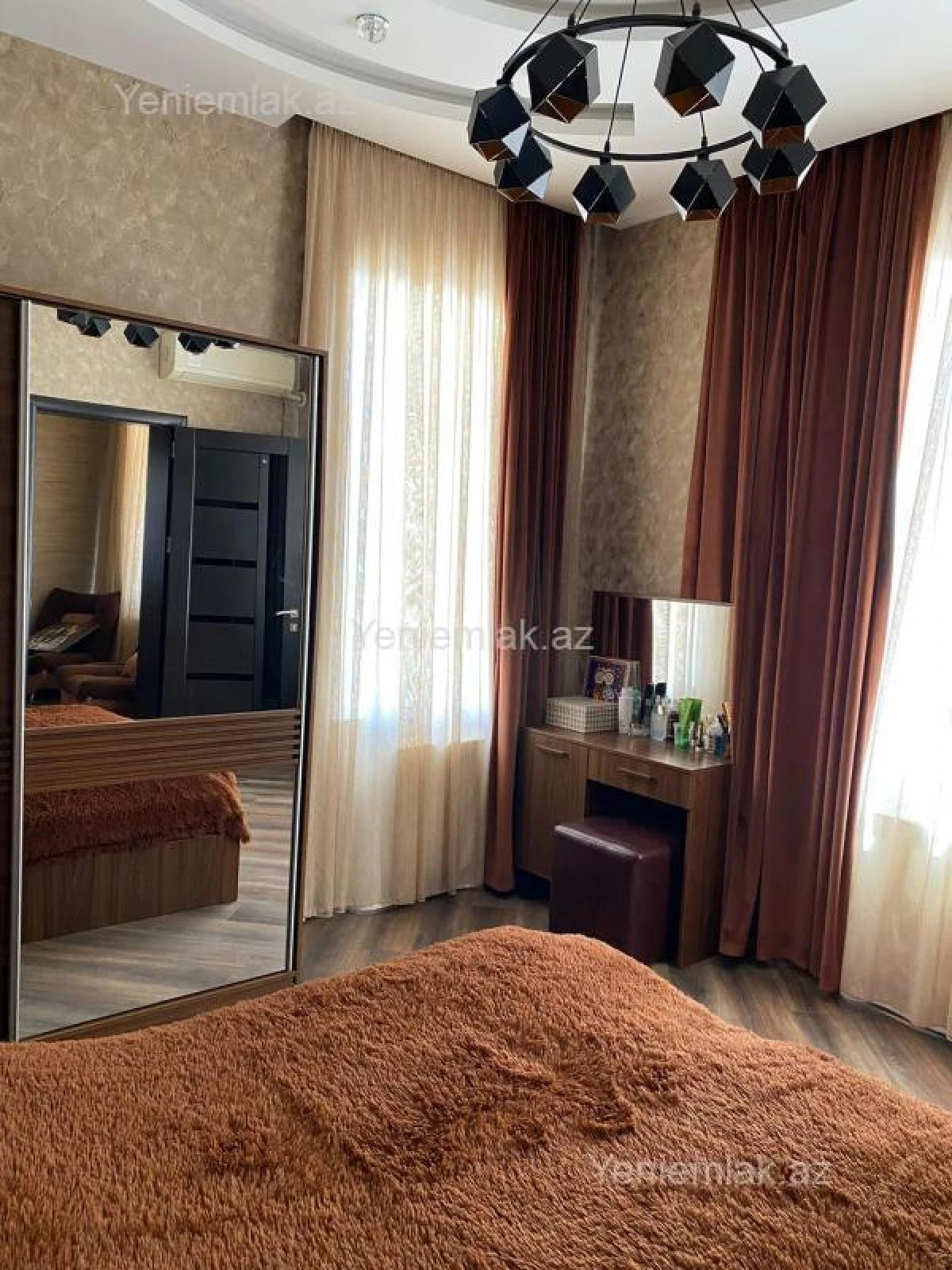 Satılır 6 otaqlı həyət evi 280 m²