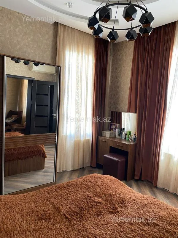 Satılır 6 otaqlı həyət evi 280 m²