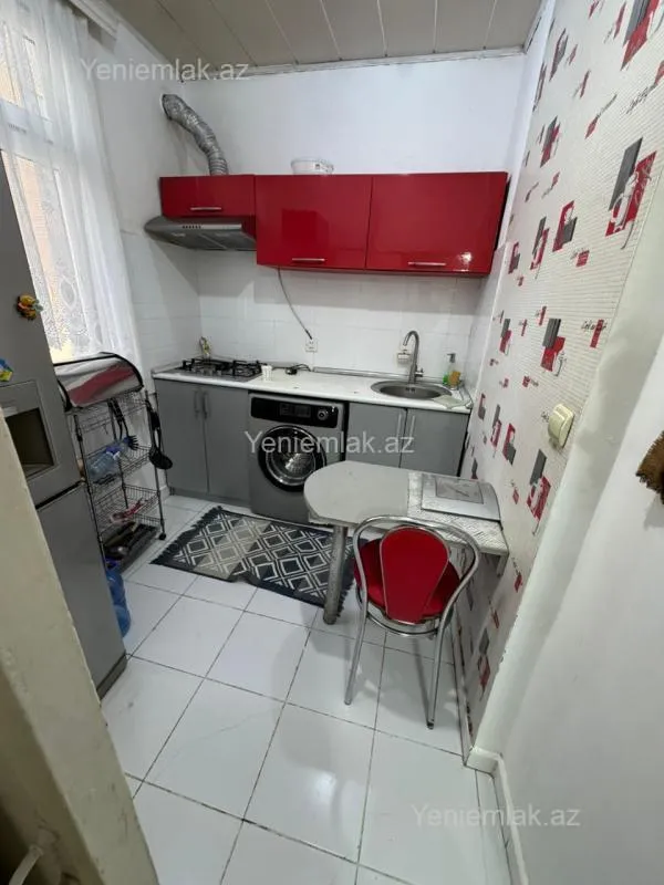 Satılır 2 otaqlı köhnə tikili 55 m²