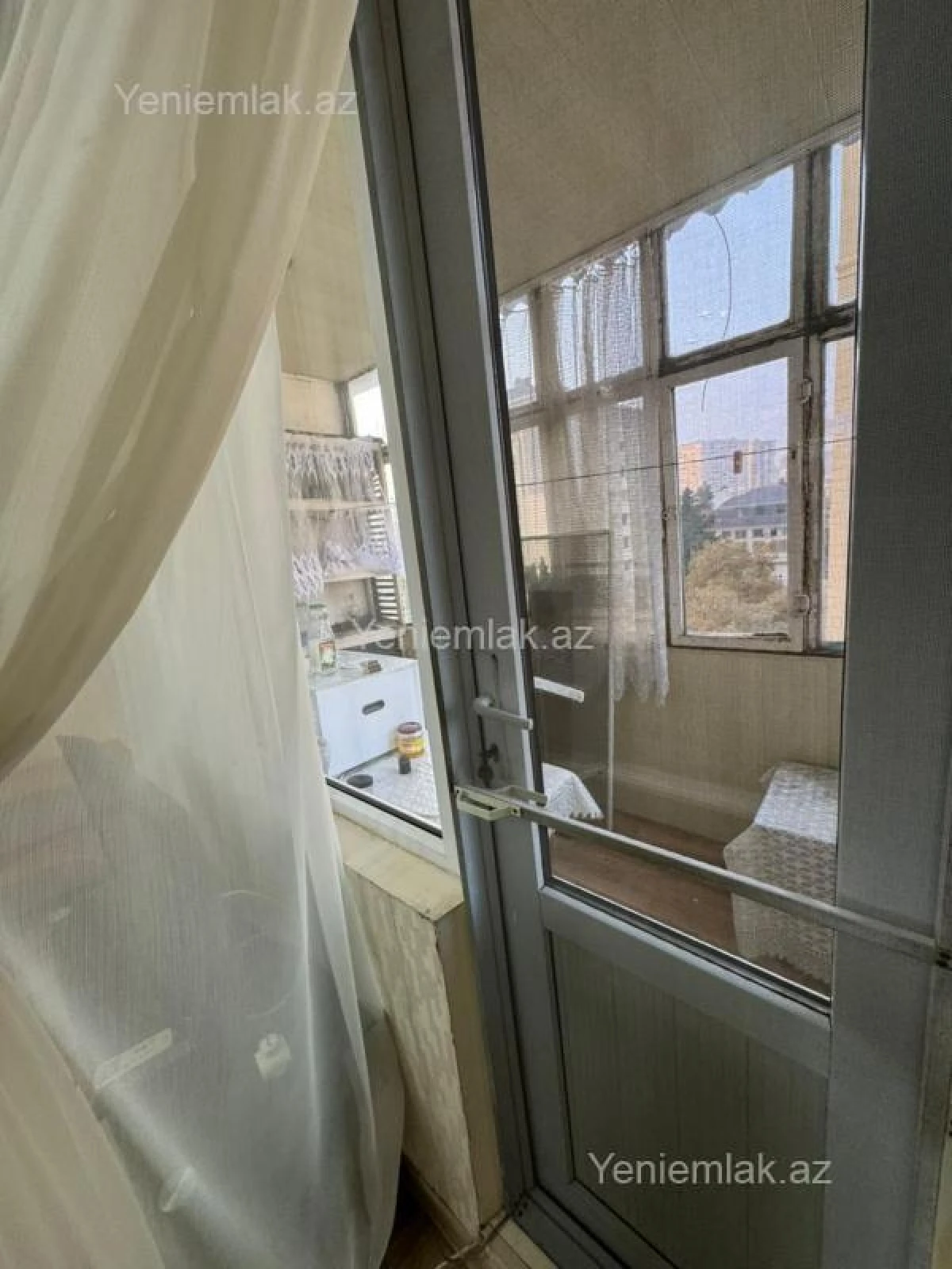 Satılır 2 otaqlı köhnə tikili 55 m²