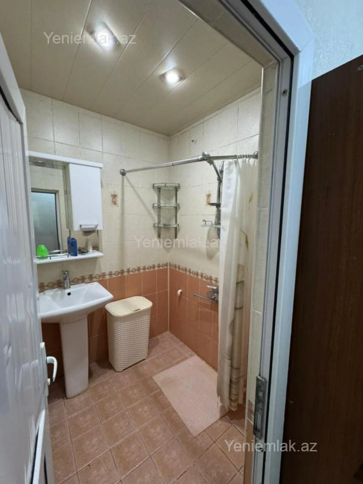 Satılır 2 otaqlı köhnə tikili 55 m²