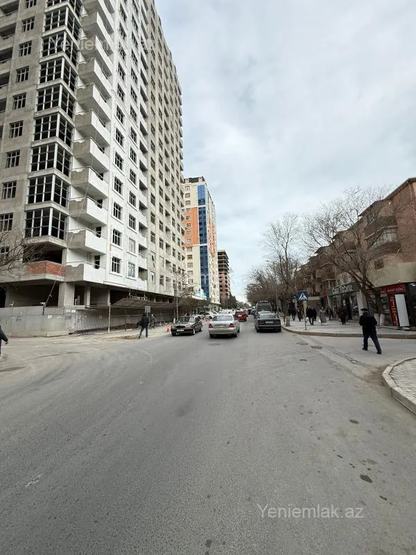 Satılır 3 otaqlı yeni tikili 130 m²
