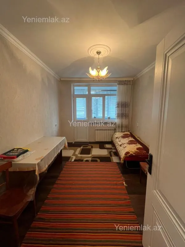 Satılır 2 otaqlı köhnə tikili 60 m²