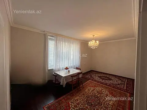 Satılır 2 otaqlı köhnə tikili 60 m²