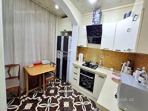 Satılır 3 otaqlı köhnə tikili 90 m²