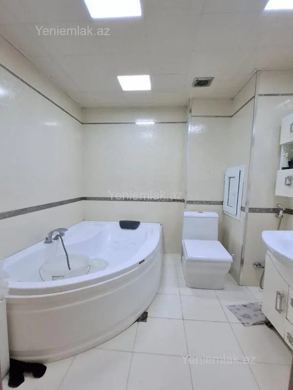 Satılır 3 otaqlı köhnə tikili 90 m²