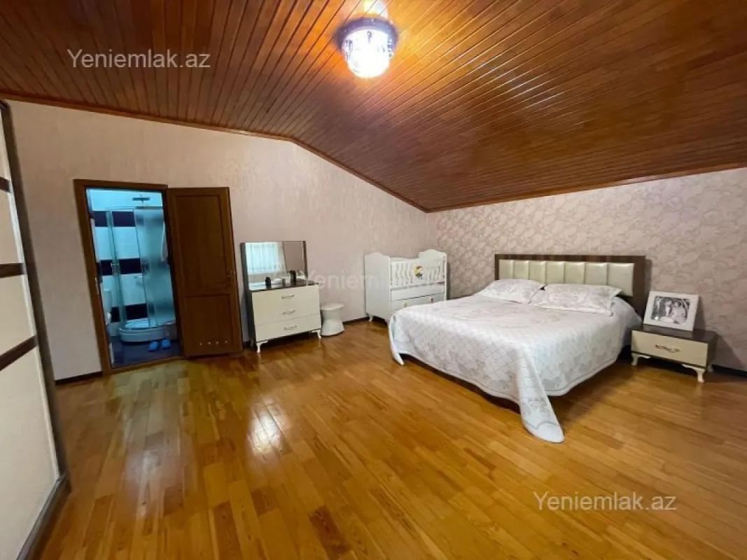 Satılır 5 otaqlı həyət evi 280 m²