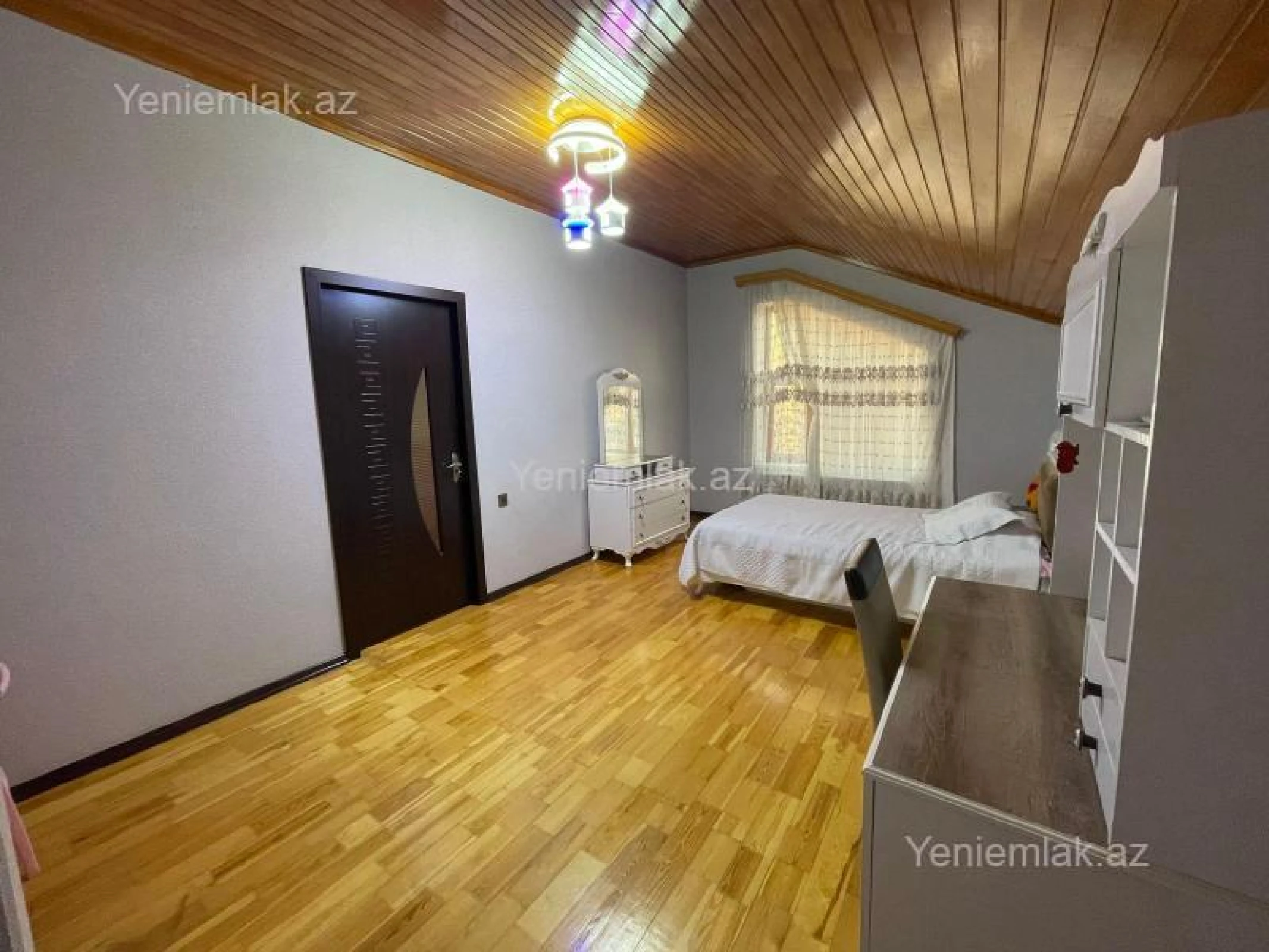 Satılır 5 otaqlı həyət evi 280 m²