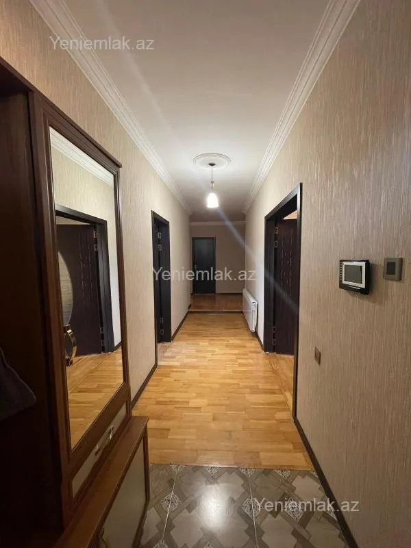 Satılır 5 otaqlı həyət evi 280 m²