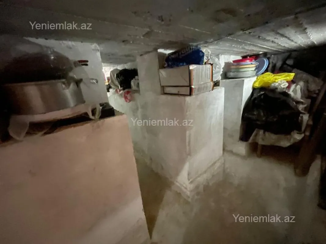 Satılır 5 otaqlı həyət evi 280 m²