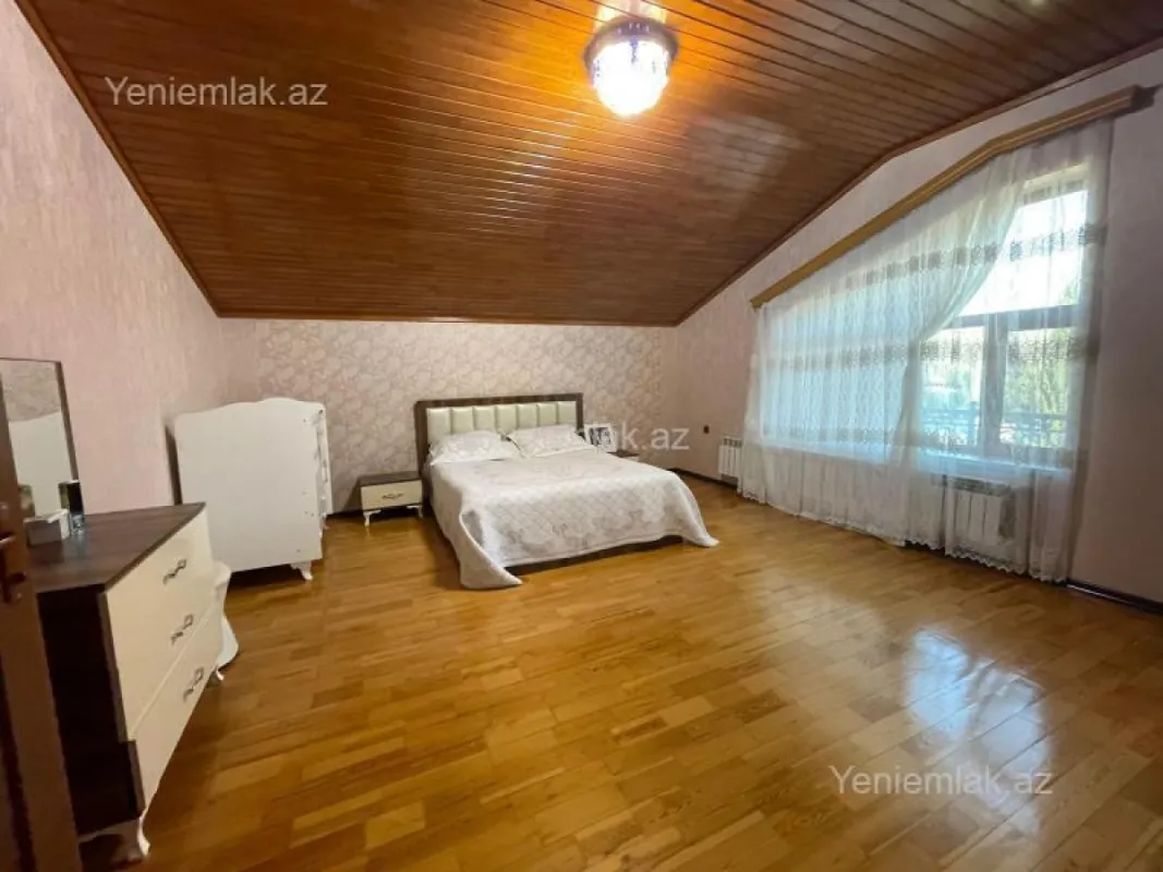 Satılır 5 otaqlı həyət evi 280 m²