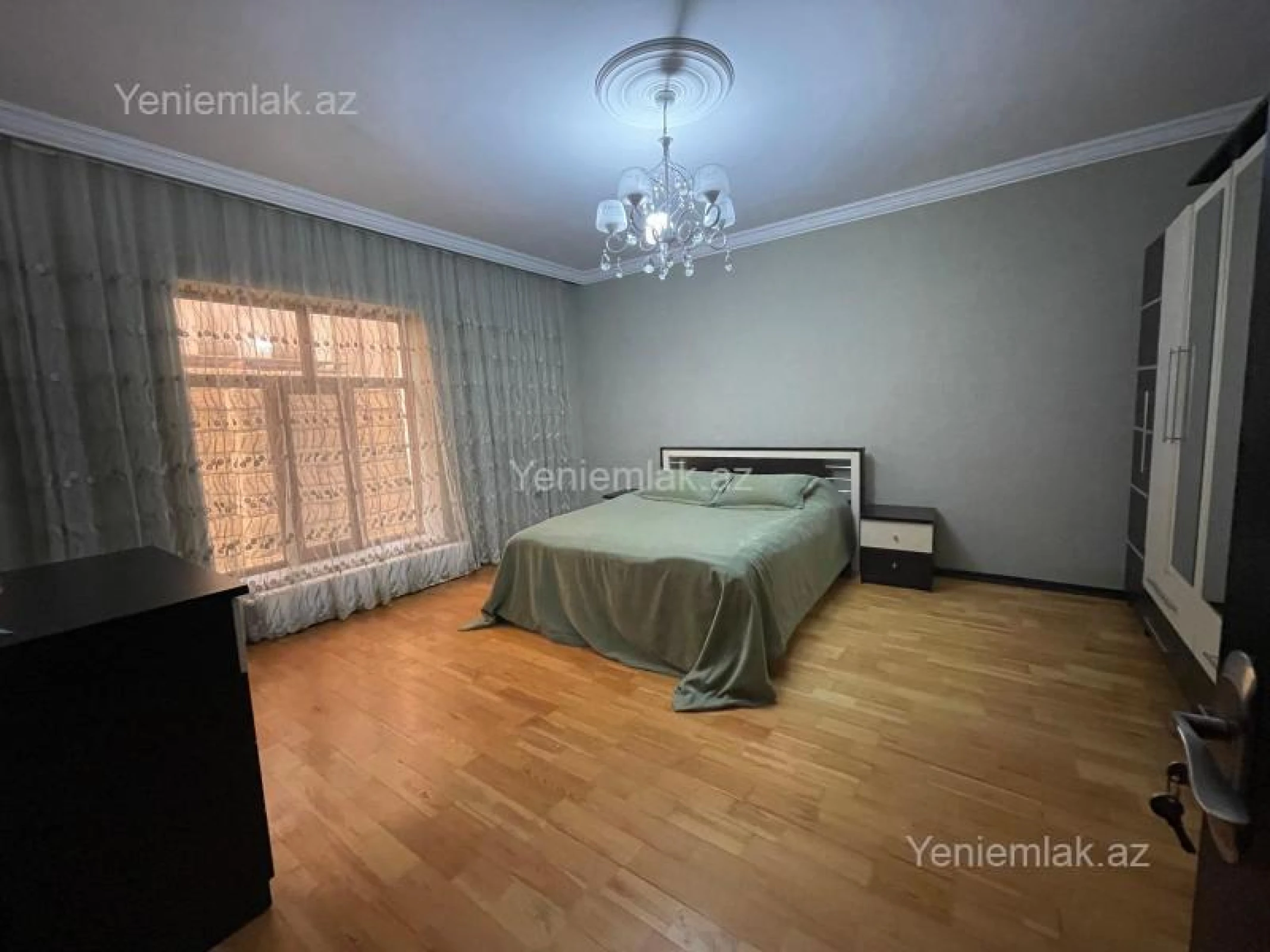 Satılır 5 otaqlı həyət evi 280 m²