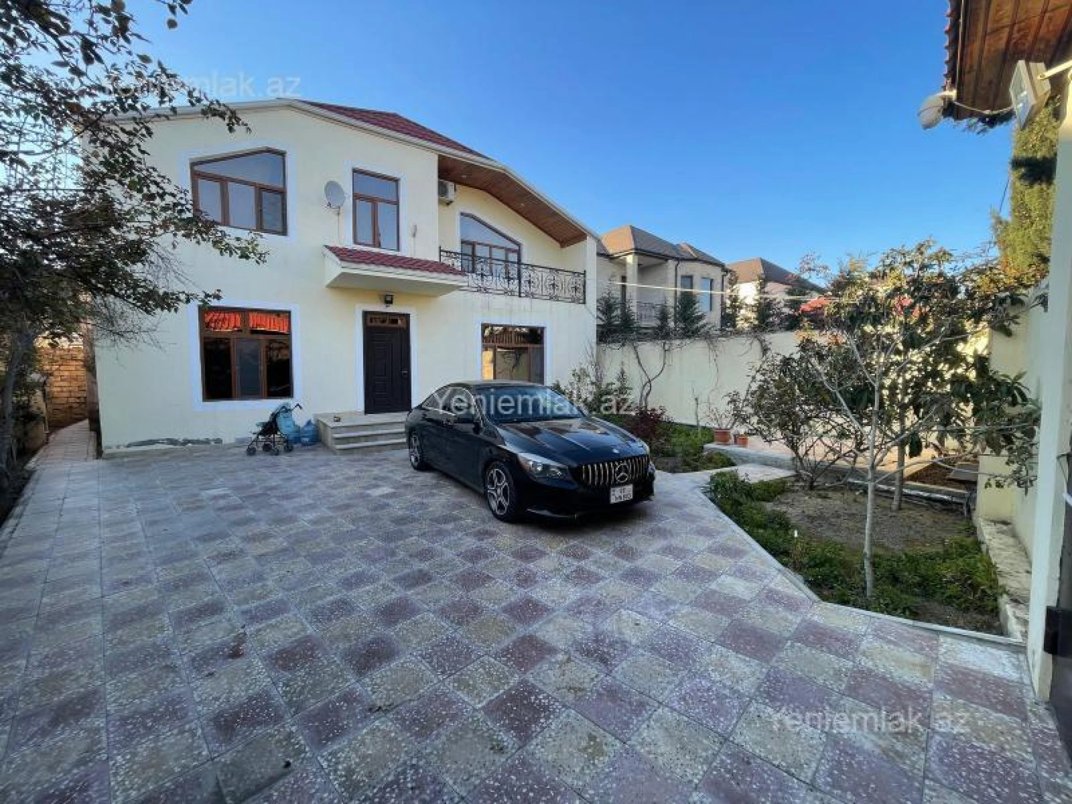 Satılır 5 otaqlı həyət evi 280 m²