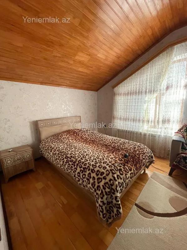 Satılır 5 otaqlı həyət evi 280 m²