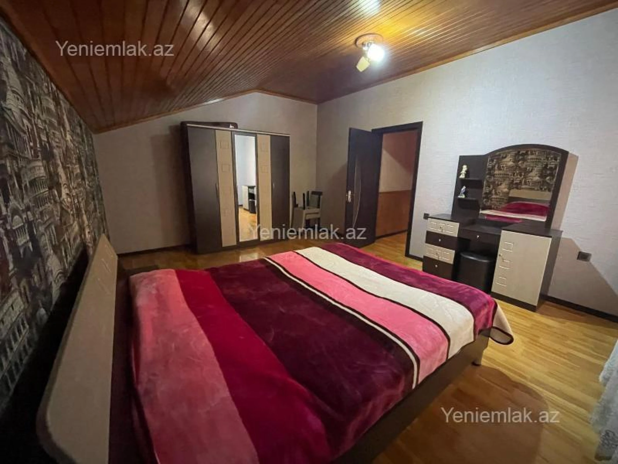 Satılır 5 otaqlı həyət evi 280 m²