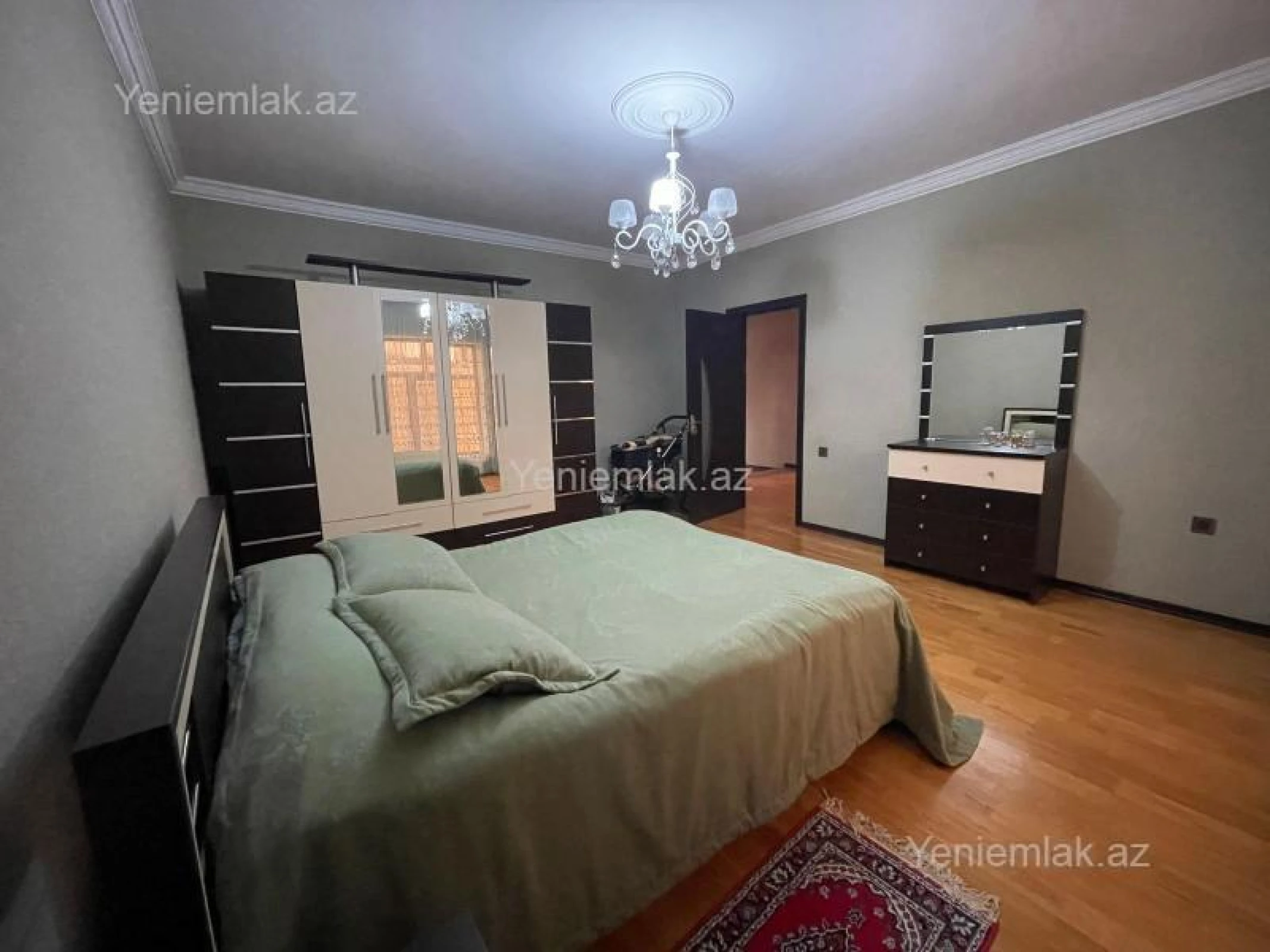 Satılır 5 otaqlı həyət evi 280 m²