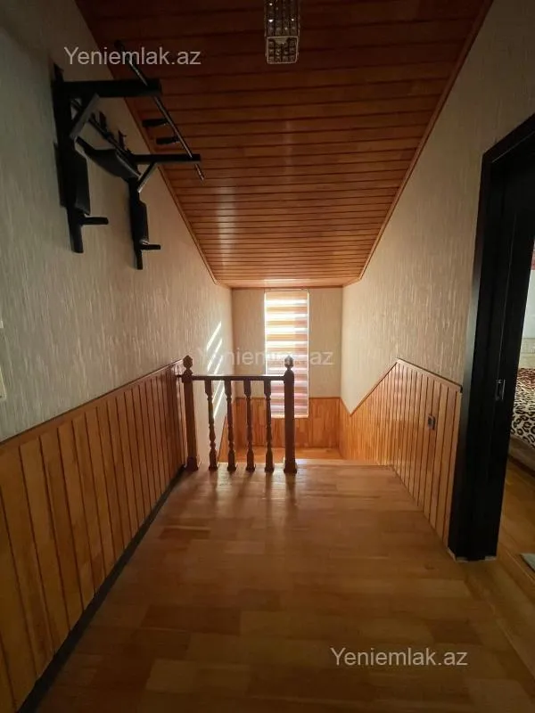 Satılır 5 otaqlı həyət evi 280 m²