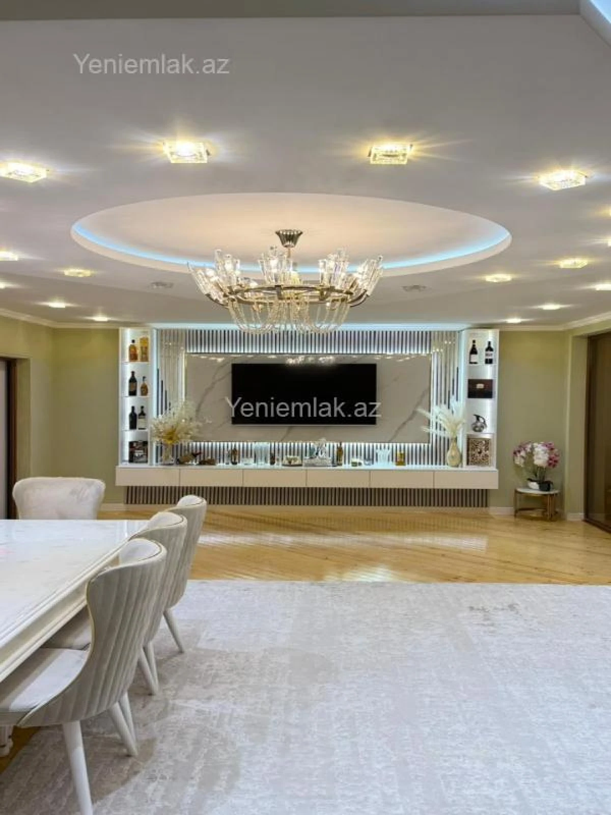 Satılır 4 otaqlı köhnə tikili 157 m²