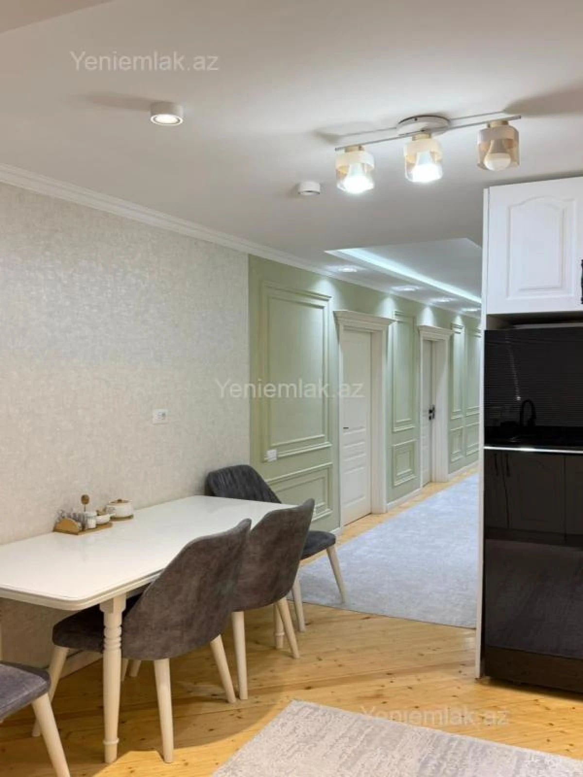 Satılır 4 otaqlı köhnə tikili 157 m²