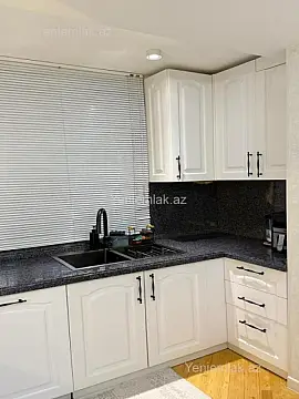 Satılır 4 otaqlı köhnə tikili 157 m²