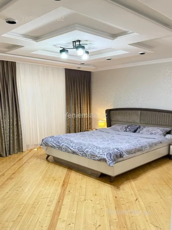 Satılır 4 otaqlı köhnə tikili 157 m²