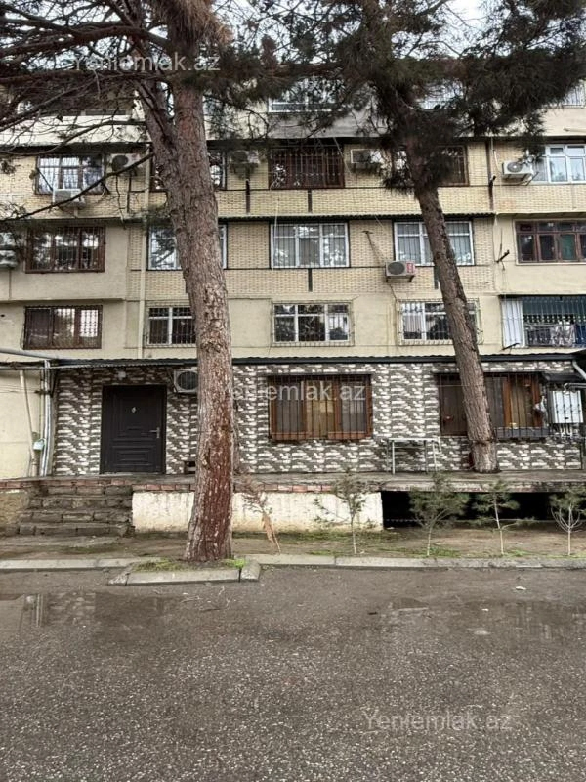 Satılır 4 otaqlı köhnə tikili 157 m²