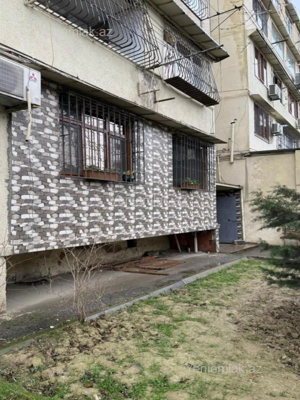Satılır 4 otaqlı köhnə tikili 157 m²