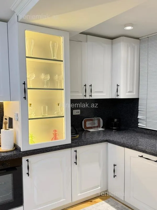 Satılır 4 otaqlı köhnə tikili 157 m²