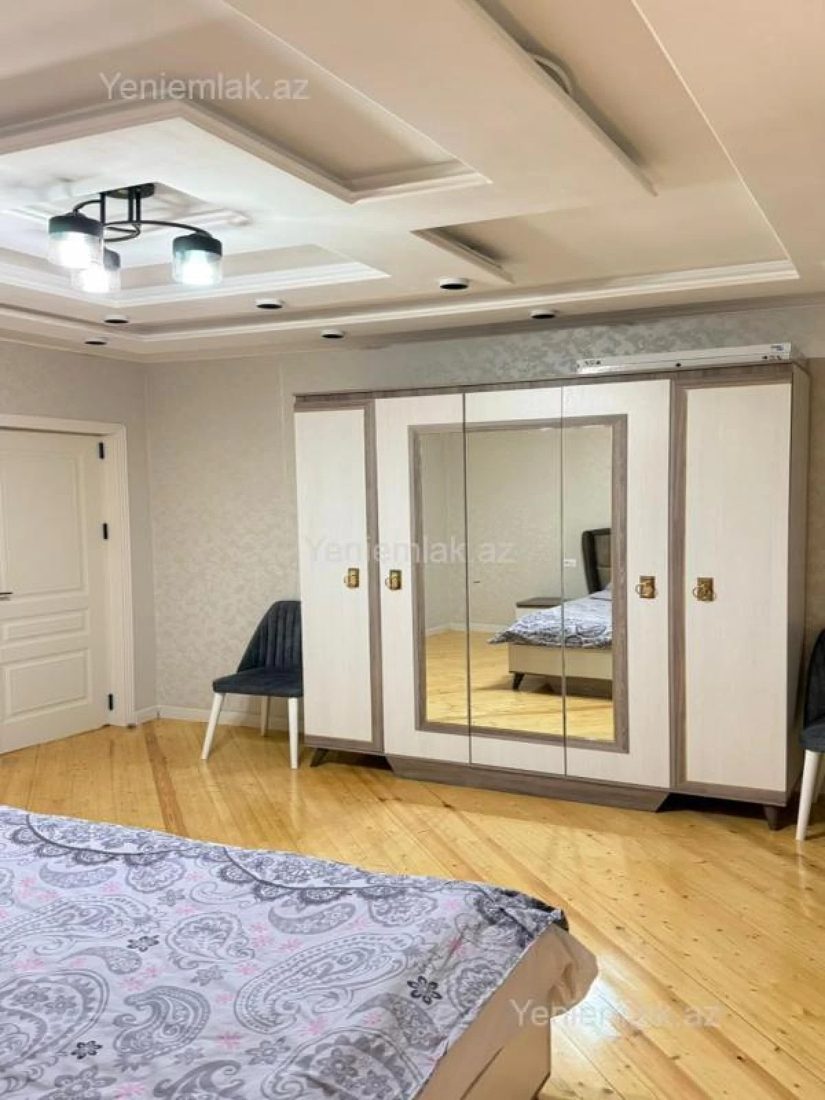 Satılır 4 otaqlı köhnə tikili 157 m²