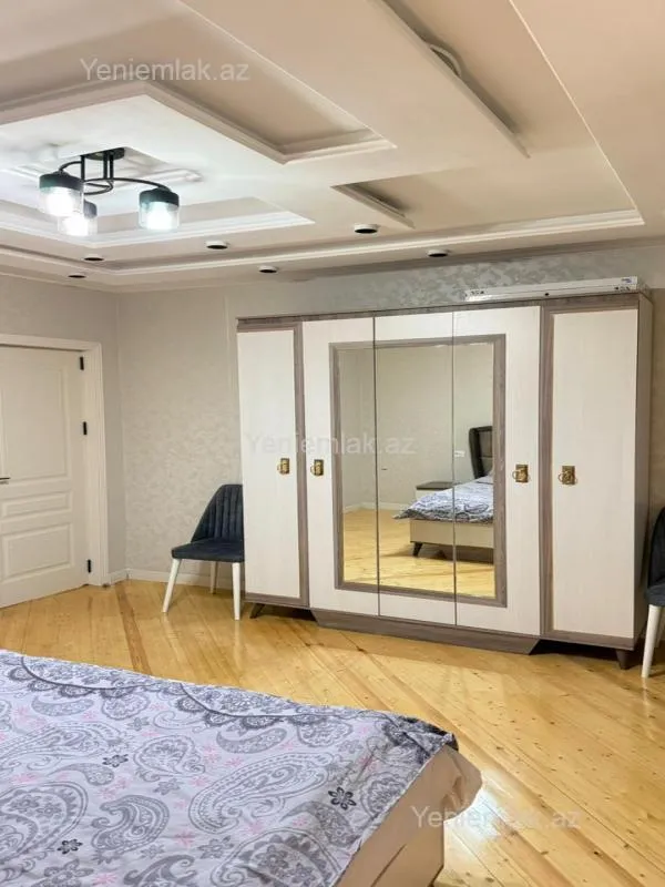 Satılır 4 otaqlı köhnə tikili 157 m²