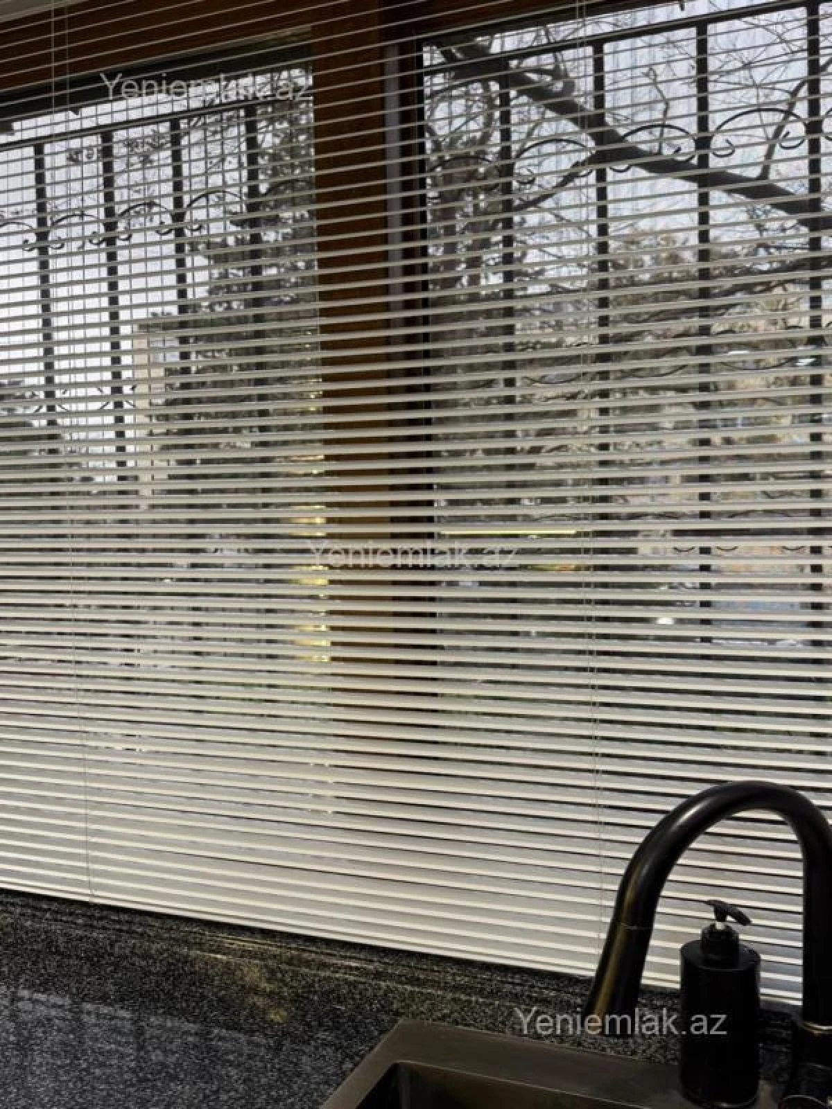 Satılır 4 otaqlı köhnə tikili 157 m²