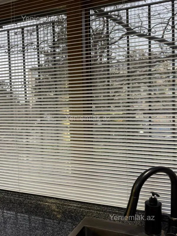 Satılır 4 otaqlı köhnə tikili 157 m²