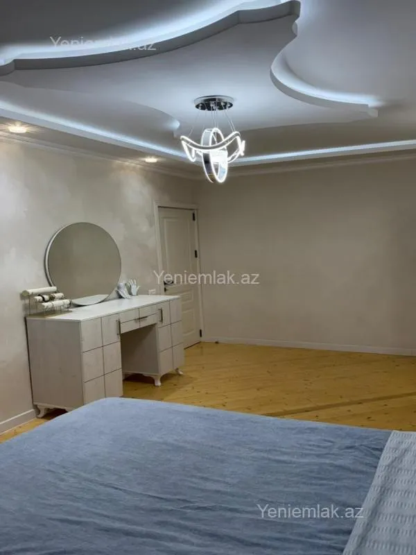 Satılır 4 otaqlı köhnə tikili 157 m²