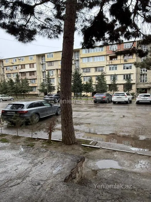 Satılır 4 otaqlı köhnə tikili 157 m²