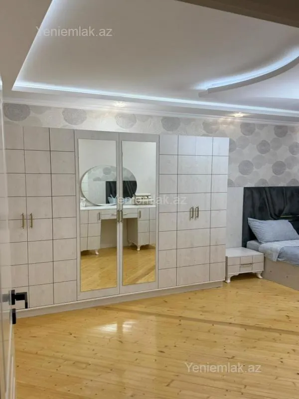 Satılır 4 otaqlı köhnə tikili 157 m²