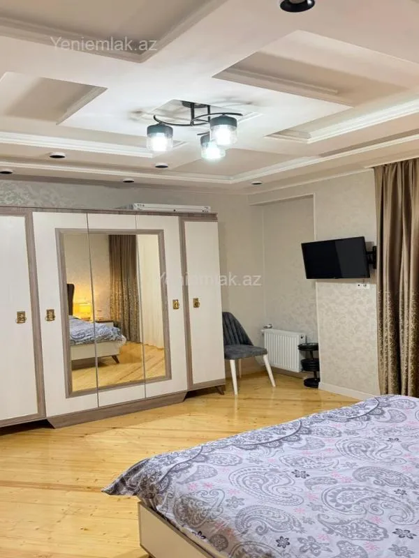 Satılır 4 otaqlı köhnə tikili 157 m²