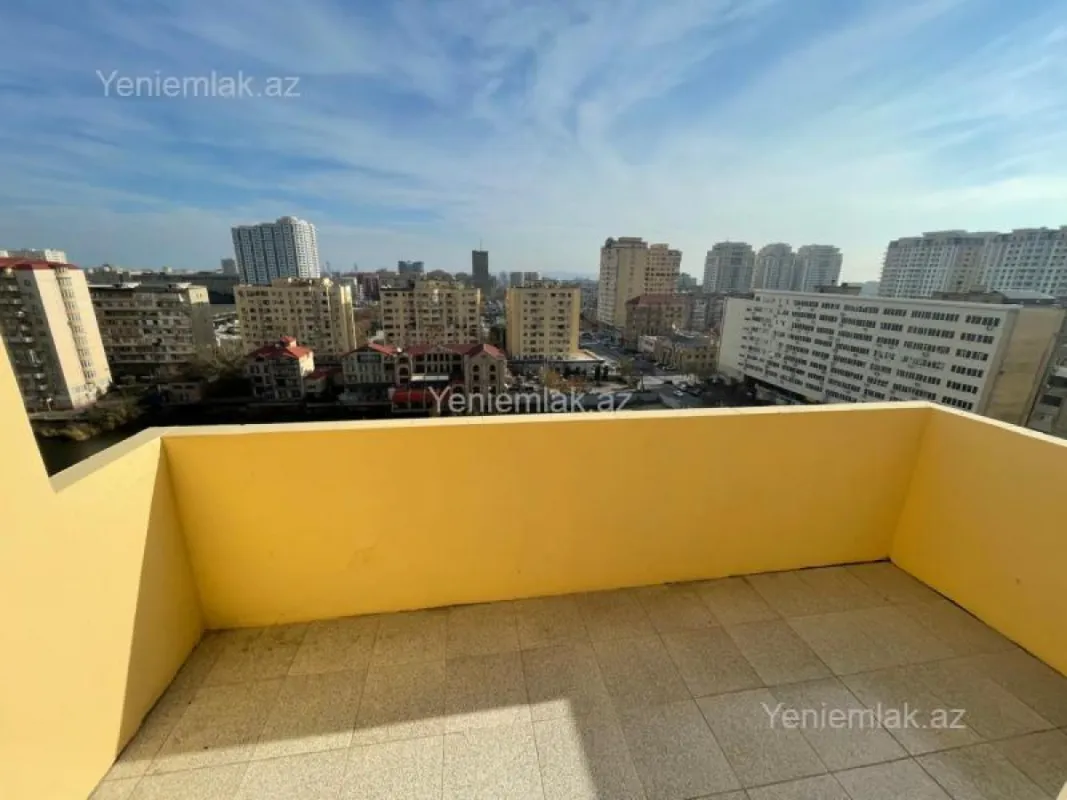 Satılır 3 otaqlı yeni tikili 130 m²