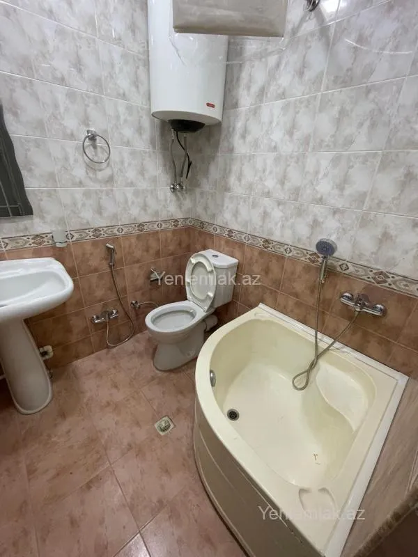 Satılır 3 otaqlı yeni tikili 130 m²