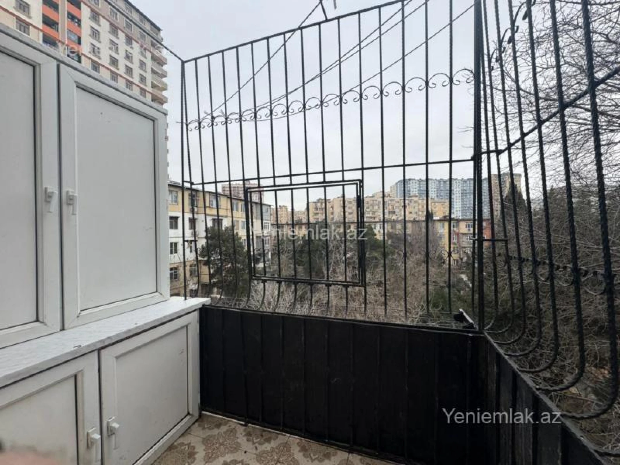 Satılır 2 otaqlı köhnə tikili 55 m²