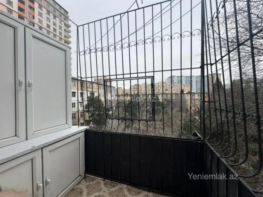 Satılır 2 otaqlı köhnə tikili 55 m²