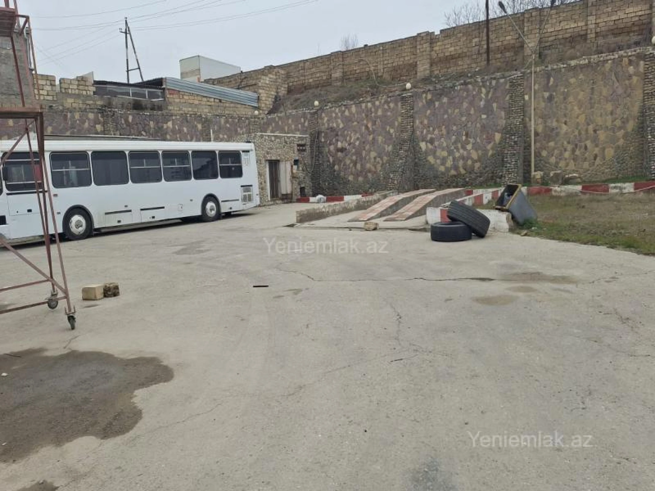 Satılır 7 otaqlı obyekt 3000 m²